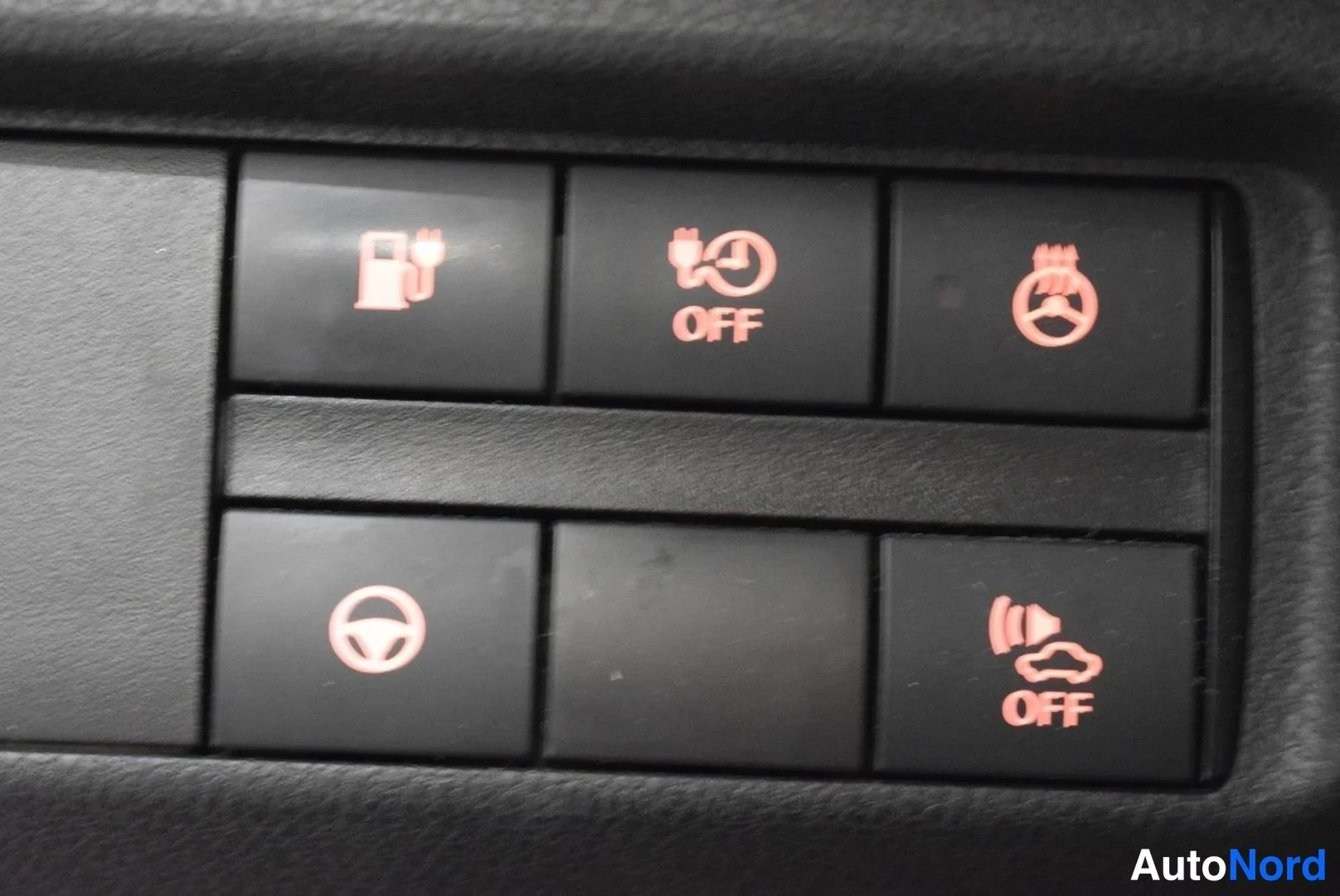 Punainen Nissan Leaf 2019, yksityiskohta, kuva 8