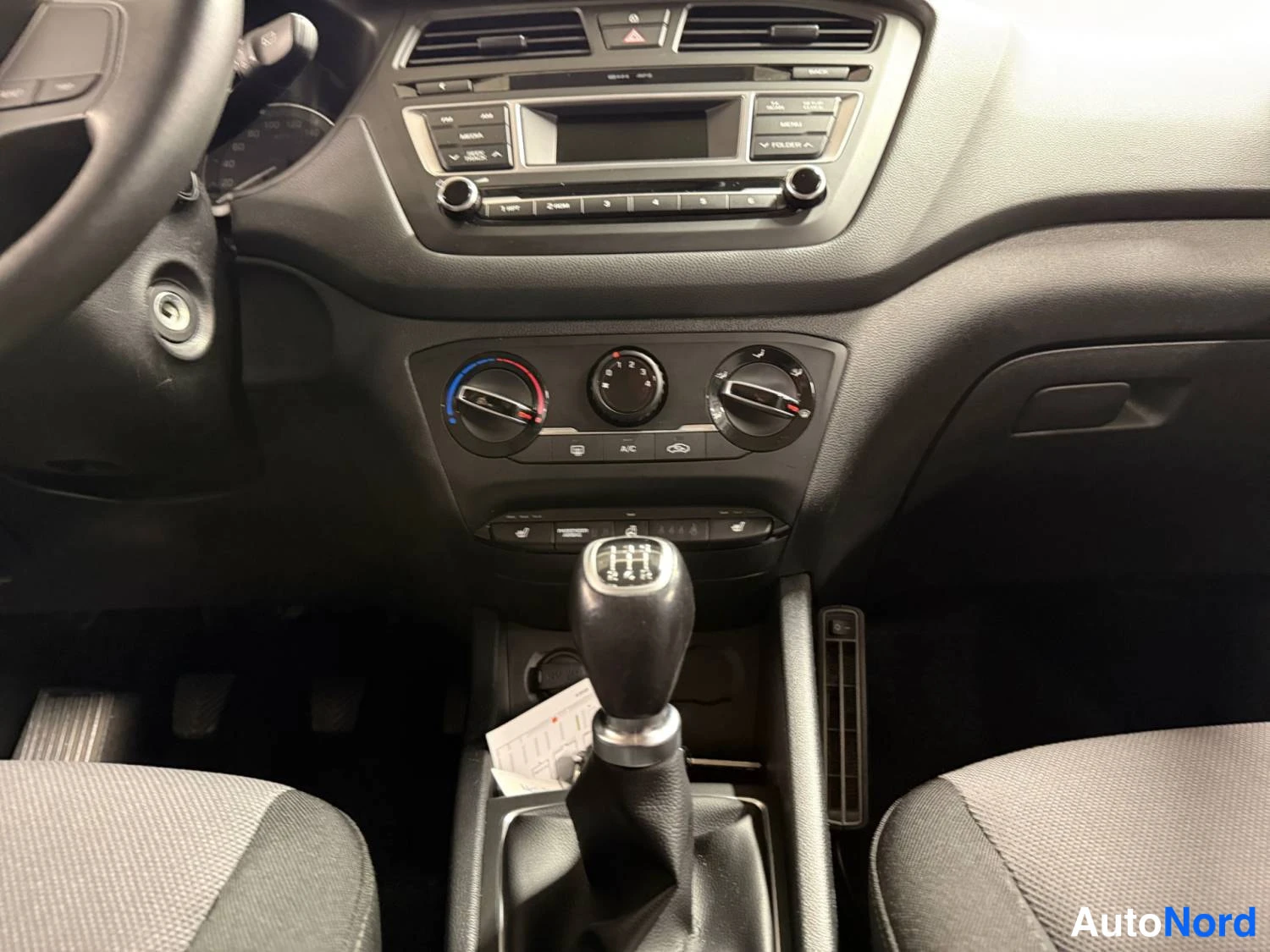 Punainen Hyundai I20 2017, yksityiskohta, kuva 15