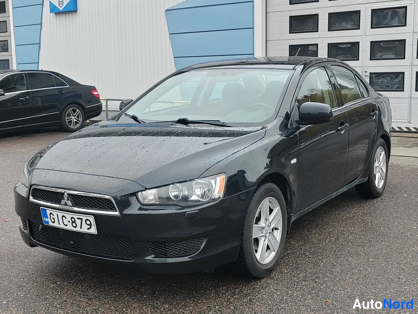 Svart Mitsubishi Lancer 2008, snett framifrån, fronten åt vänster, bild 2