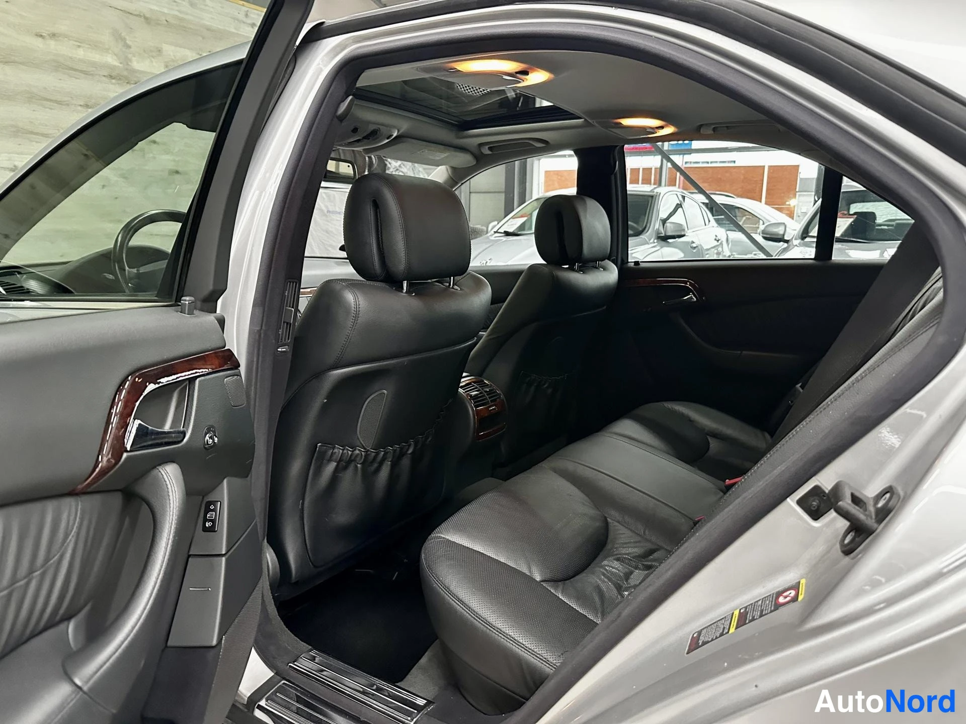Silver Mercedes-Benz S 350 2005, baksäten, bild 17
