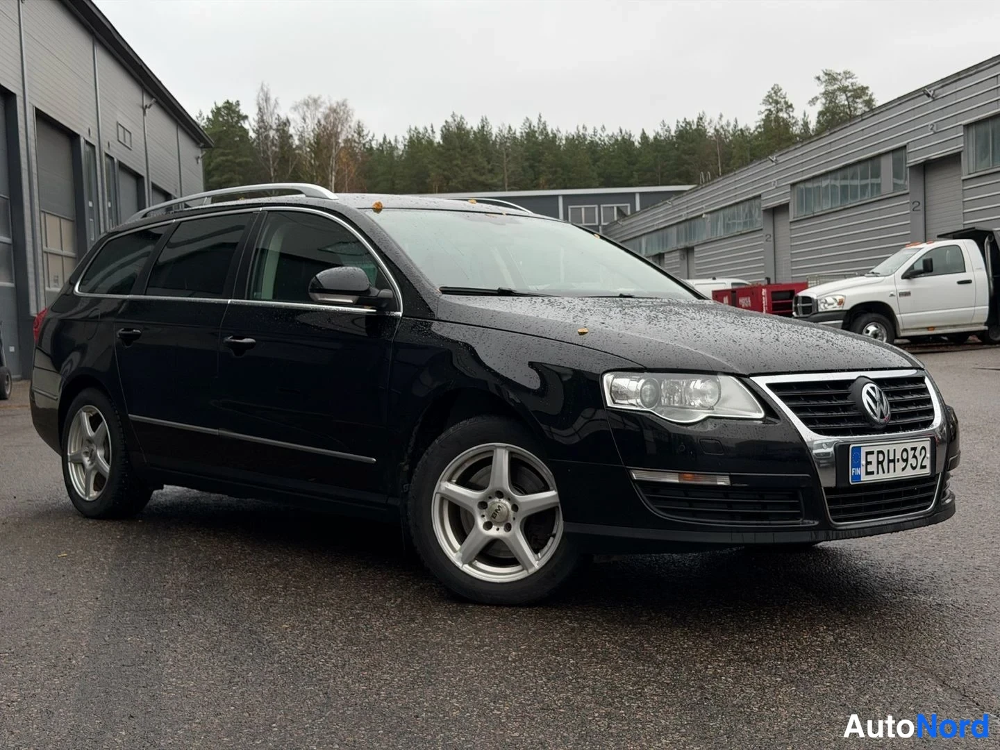 Black Volkswagen Passat Variant 2010, front three-quarter, nose to the right, photo 2