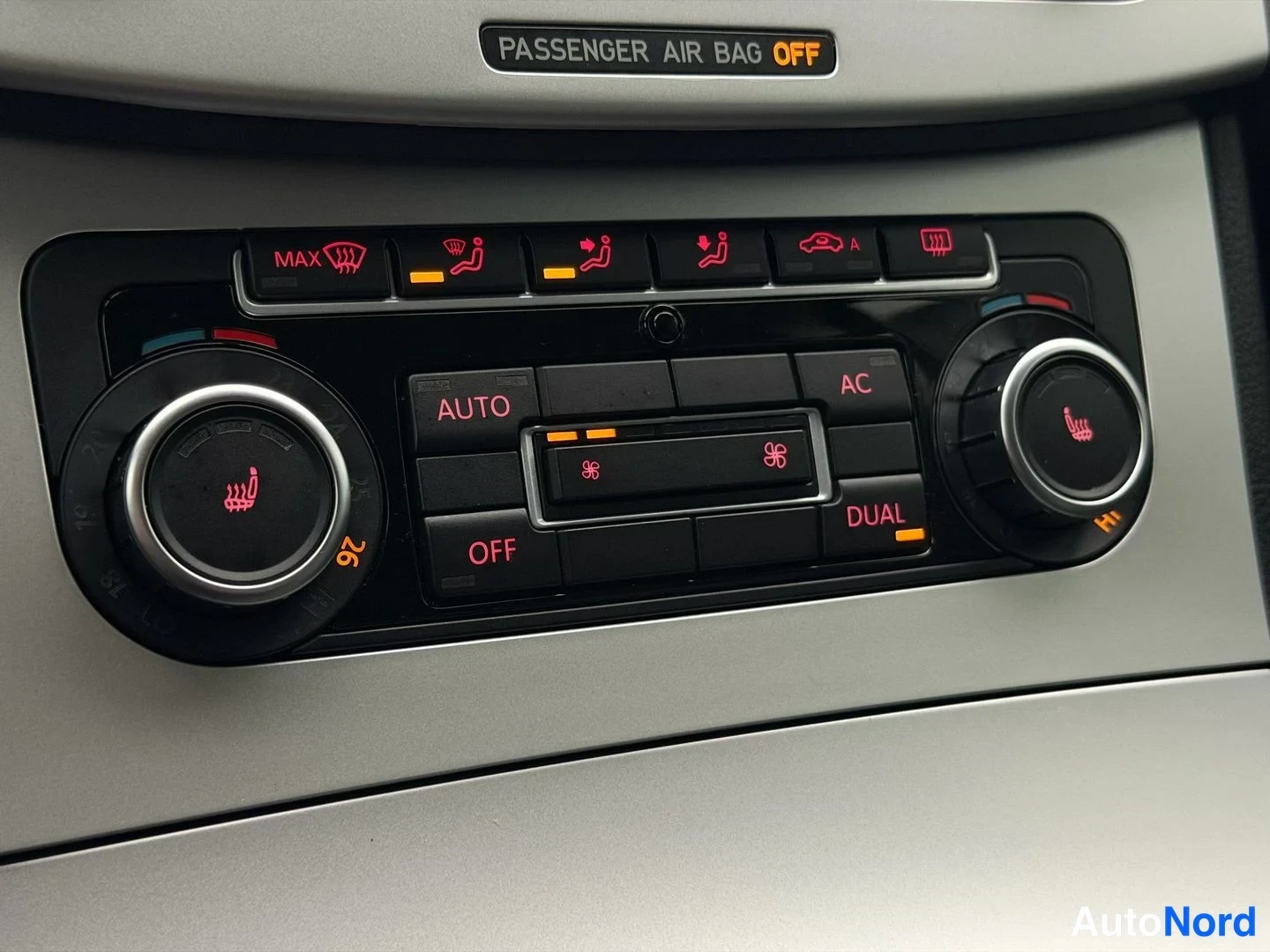 Black Volkswagen Passat Variant 2010, detail, photo 16