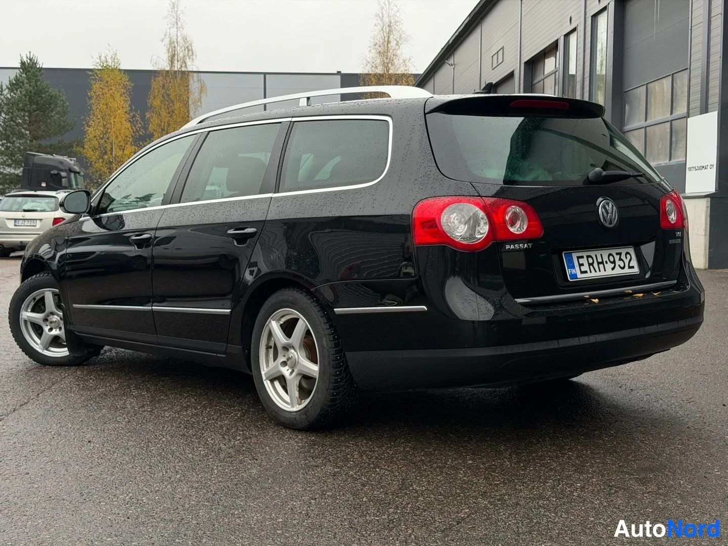 Black Volkswagen Passat Variant 2010, rear three-quarter, photo 3