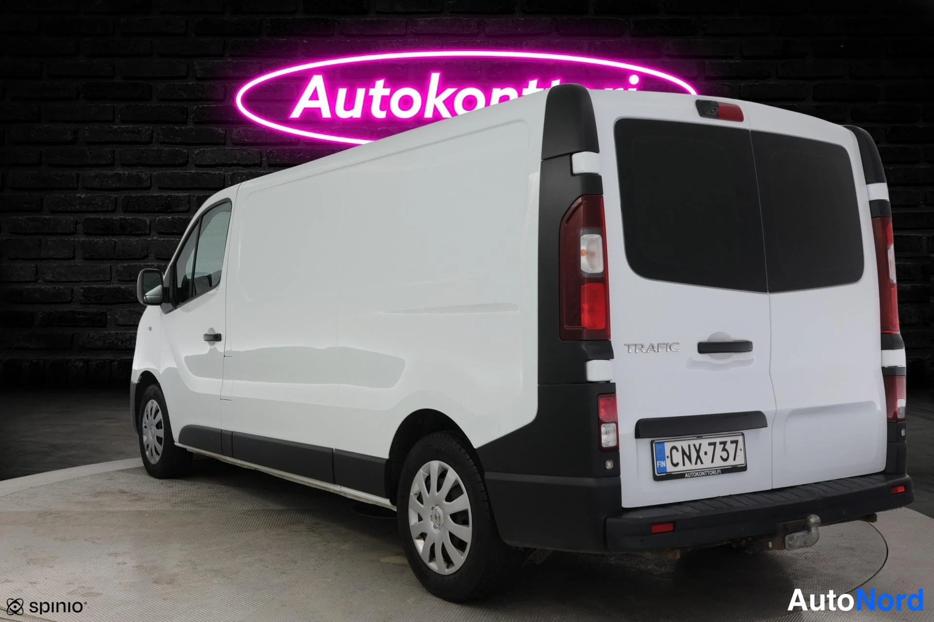 Valkoinen Renault Trafic 2020, takaviisto, kuva 4