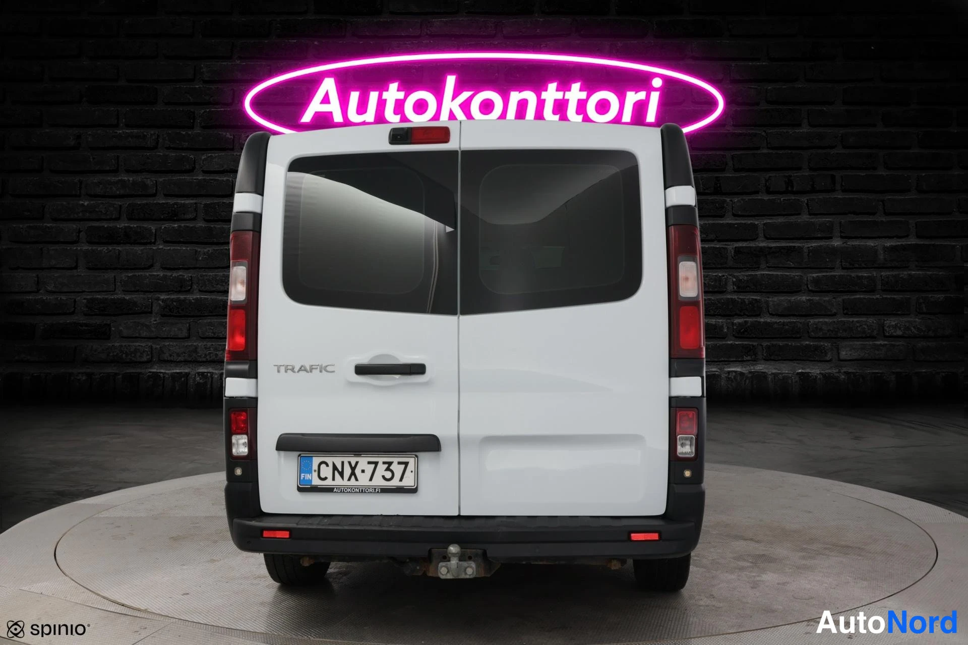 Valkoinen Renault Trafic 2020, takaa, kuva 6