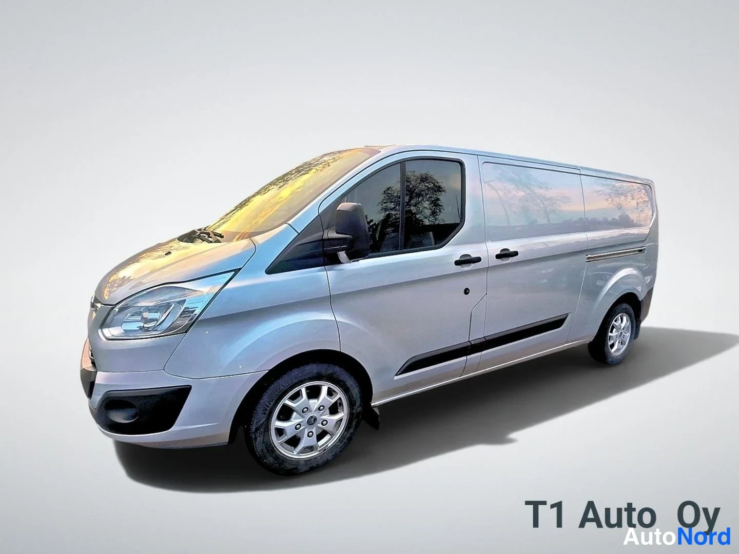 Hopea Ford Transit Custom 2013, etuviisto, keula vasemmalle, kuva 3