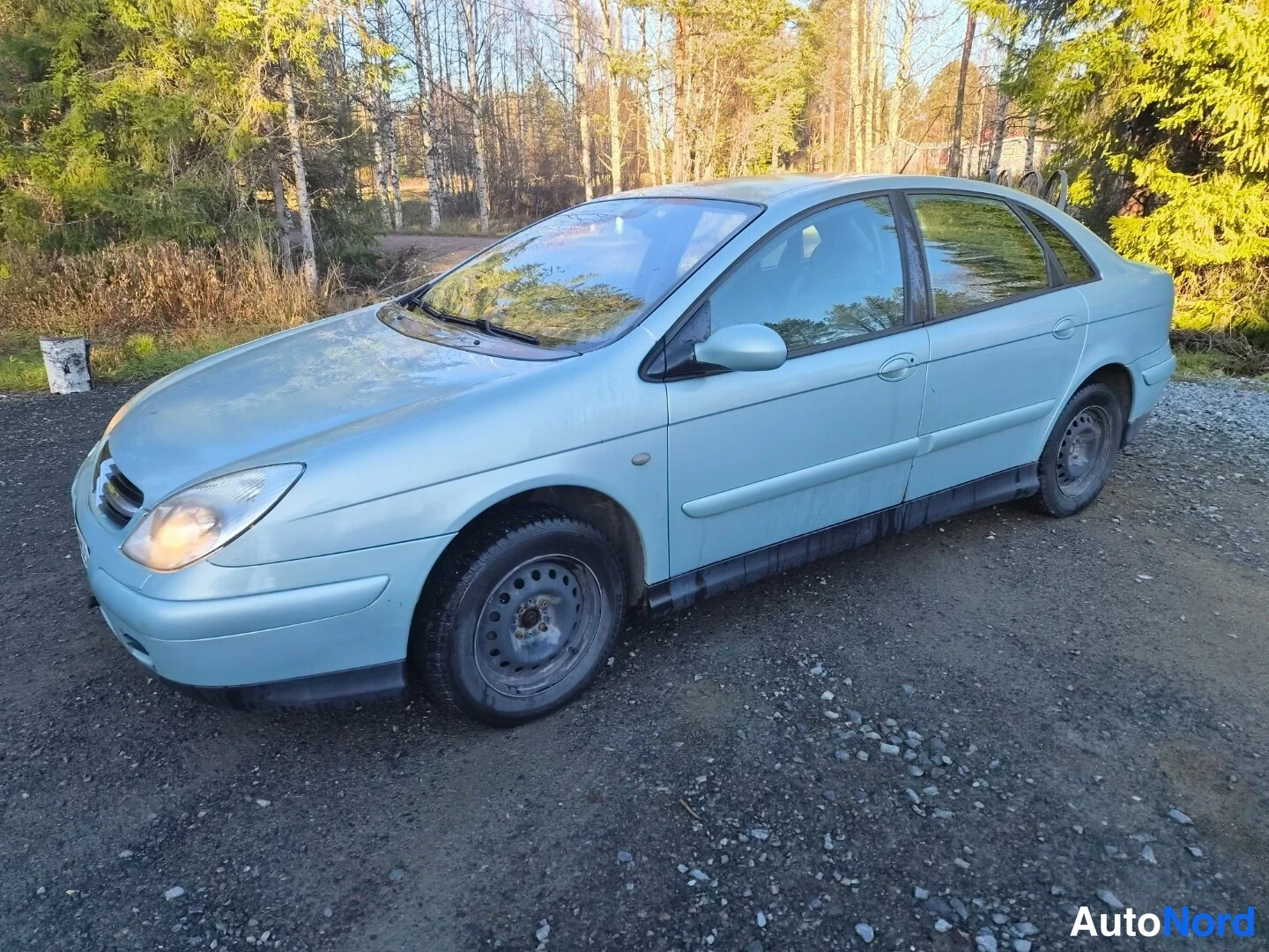 Grå Citroen C5 2003, snett framifrån, fronten åt vänster, bild 2