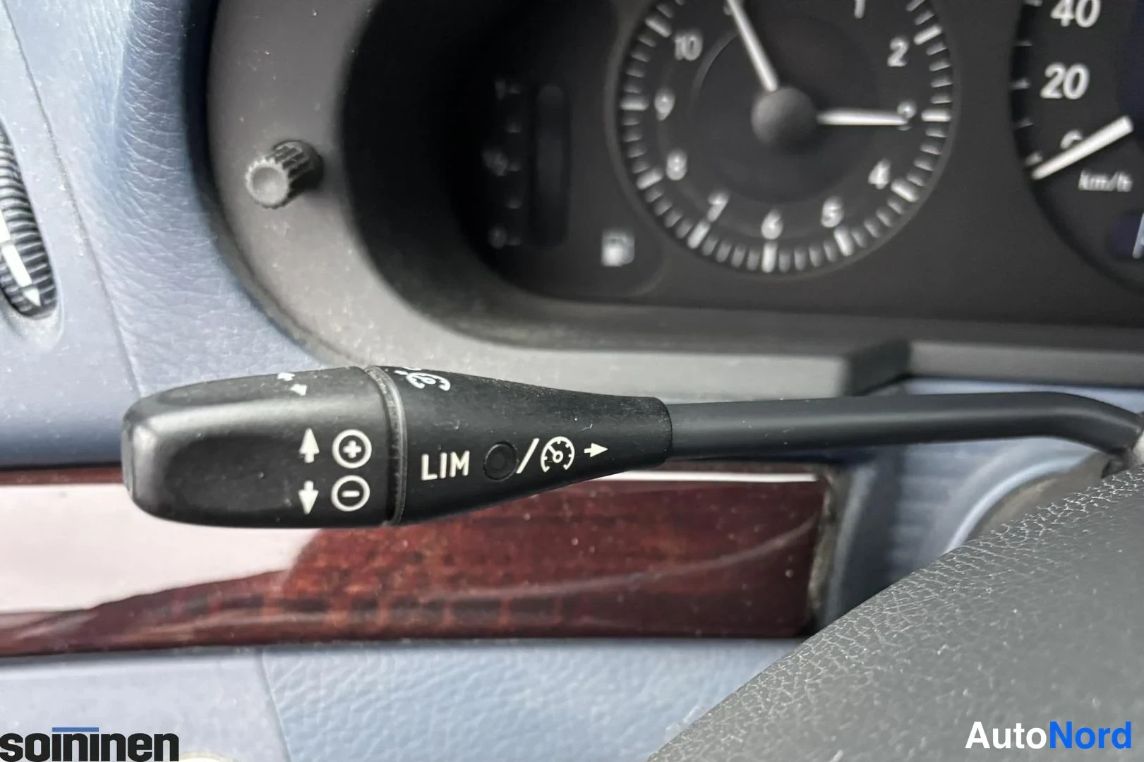 Grå Mercedes-Benz E 200 2004, detalj, bild 12